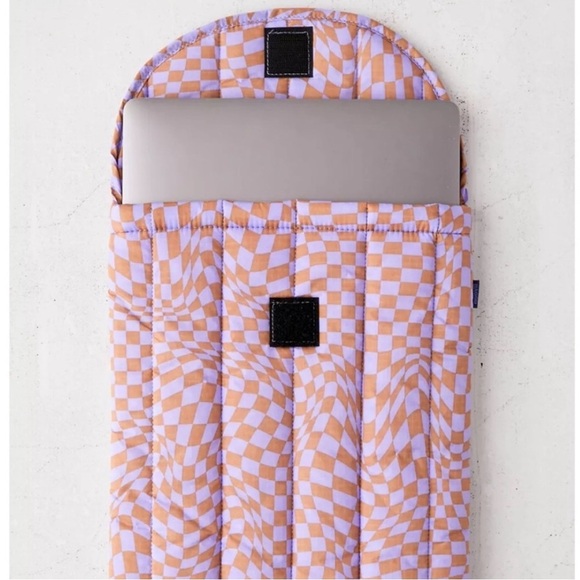BAGGU Handbags - NWOT BAGGU Puffy Nylon 16” Laptop Sleeve